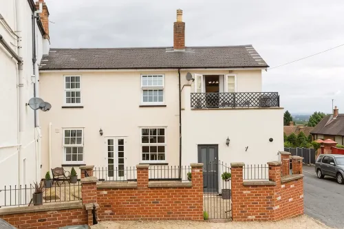 Malvern Wells Apartment with Lovely Balcony Views - 4-Star