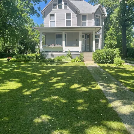 2-bedroom 19th centry Victorian apartment  Des Moines with AC, WiFi