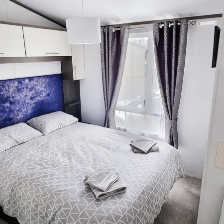 Luxury Lakeside Lodge - Fishing Lake - Pet Friendly - 5 Miles From Flamingo Land