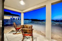 Modern Accessorized 3-Bedroom - 4-Star