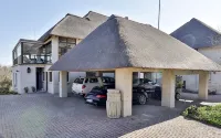 Vaal River Yolo Spaces – Vaal River Bush Lodge - Homestays