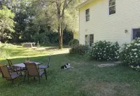 Charming 2-bedroom apartment with outdoor hot tub in rural area, private yard.