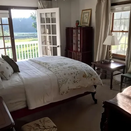 BuckHaven Countryside Retreat with Fishing Pond