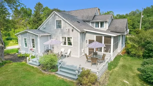 Charming 4-bedroom cottage in South Haven -- 2 miles from beach and downtown. - Country Houses