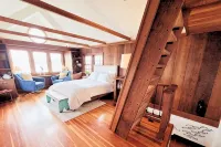 Romantic Waterfront/Fire Pit/Hot Tub/Mins. to Beaches & Restaurants/Pet Friendly - Balkoner