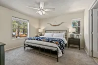La Hacienda BV: Family-friendly cabin nestled on 2 acres in the woods - 4-Star