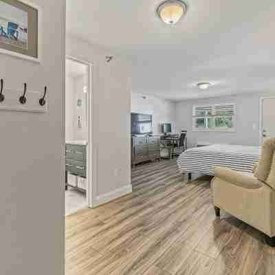 Lovely 1br Condo with indoor outdoor pool walkable to Perkins Cove and town! Rooms
