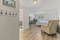 Lovely 1br Condo with indoor outdoor pool walkable to Perkins Cove and town!