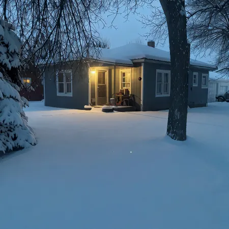 Quaint cottage in town