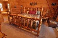 Wilderness Retreat Cabin- Lg Game Room, Private Hot Tub; 1 Mile to Thunder Ridge - Alphydda