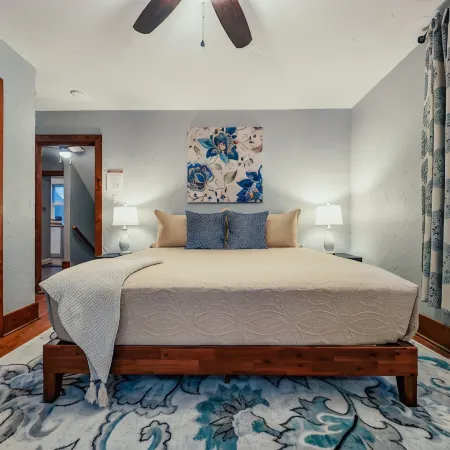Pet Friendly! Firepit & Gameroom- Walk To Restaurants, 15 Mins To Hershey Park!
