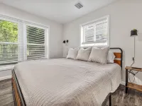 New King Bed! Firepit and Near CLE, BW, Metroparks 베뢰아 호텔
