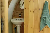 Warwickshire Woodland Glamping Cabin - Oak - 2-Star