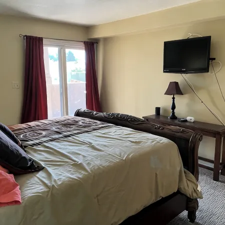 Cozy 2-bedroom condo with WiFi, pools in charming St. George