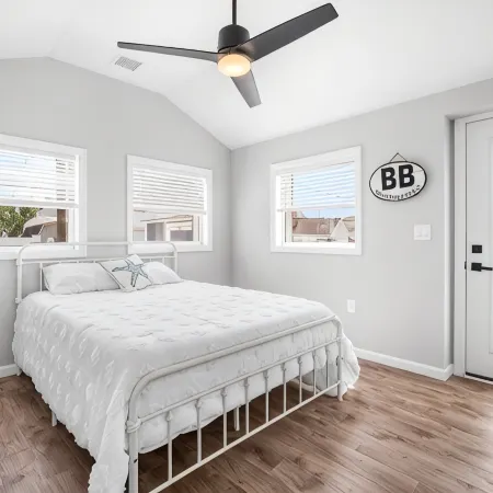 Beach Bungalow -- 1.5 Blocks to Beach!