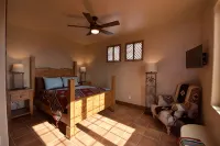CUSTOM BUILT STUNNING Home Towering above the Colorado River/Lake Pow - balcony