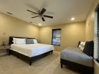 Great Lake House with Best Private Beach. Kayaks and Games! Kids Friendly! - 4성급