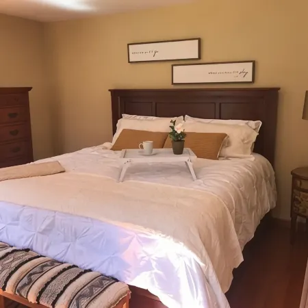 Summers by the Pool - Barnstable Village, Cape Cod, MA Home w/Pool + Beach Pass!
