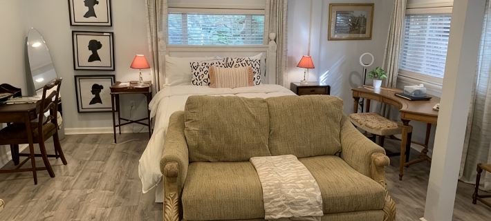 Guest House at Shepard Park - Park setting on private grounds โรงแรมในซัมเมอร์วิลล์