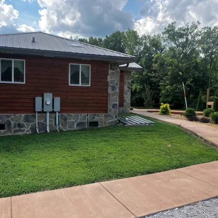 Cozy Cabin on Lake, relax and recharge. Enjoy boating, fishing and swimming.