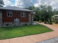 Cozy Cabin on Lake, relax and recharge. Enjoy boating, fishing and swimming. - 4-Star
