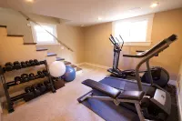 HEATED Pool & Hot Tub in a Quiet Neighborhood- Walk to Town- Dog Friendly - ジム