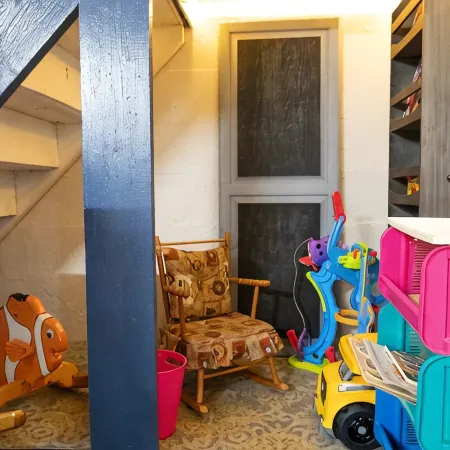 The Sunflower Home- Game Room & Hot Tub! Pet Friendly: Dogs & Cats Are Welcome!