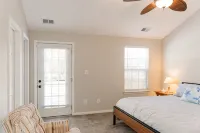 Newly Renovated, 4Bd 2 BA, 1 Full Acre, Sleeps 8, and is Pet Friendly. - 3-Star