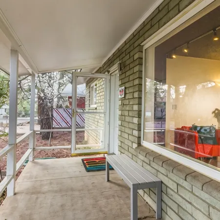 CherryHill Downtown HAUS: Super Clean - A/C - Techie
