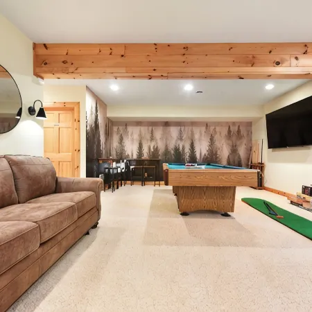 Logged & Loaded Cabin! 9Min to WISP! Hot tub, fire pit! Pets! EV charger!