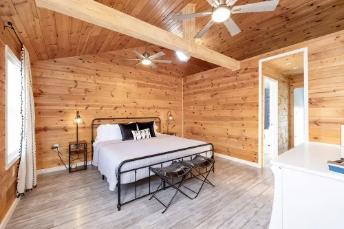 Island Cottage w/ Pool Table & Walking distance to Cranberry! - 3-Star