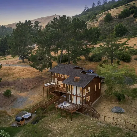 Sweeping Views, Private Deck,  Outdoor Spa, Unit #2