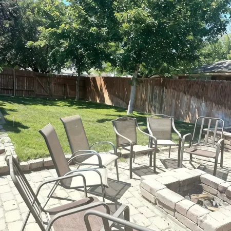 Downtown oasis.. Abundance of Entertainment & Amenities • Hot Tub • King Bed•