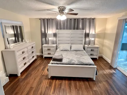 Heated Pool & Kayaking House with a Canal Access in Lake Panasoffkee - 3-Star