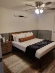Western Charm Getaway,  Spacious 2Br Near I-70 in Salina. Single Level No Stairs - Wifi