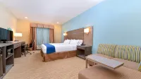 Holiday Inn Express & Suites Schulenburg by IHG - parking
