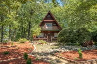 Woodsy Cabin Perfect for a Couple or a Group! - 수영장