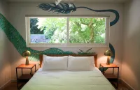 Serene Mid-Century Retreat - Wifi
