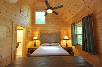 Great small cabin with hot tub - 4-Star