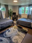 2Br Sleeps 8 Near Penn State, Stadium & Downtown with Hot Tub - Wifi
