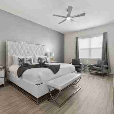 CLOSE TO DISNEY / FREE SHUTTLE / PRIVATE POOL AND SPA Rooms