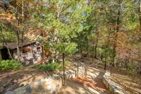 Fairytale Themed Secluded Cabin- Pets ok, King Bed, Fast Wi-Fi! - Wifi