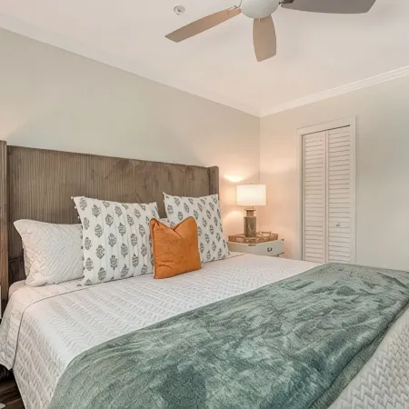 Stunning 1-Bedroom, Remodeled Apartment Overlooking Pool Near the Beach