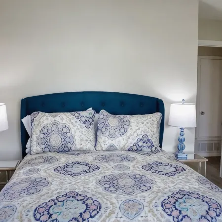 Close to the med centers, ball fields, shopping & the lake! Perfect for all!!