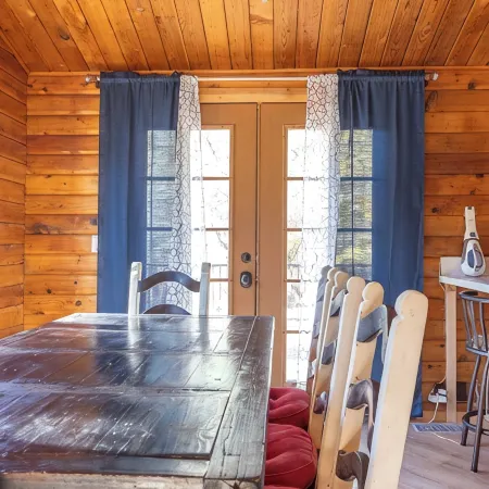 CozyCreekCabin-Treehouse-Large Deck-Mountain Home