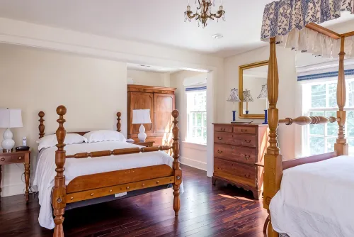 Morrison Cabin Offers The Finest Interiors, Unique History & Very Best Location - homestay
