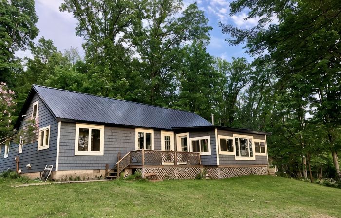 All-Season Modern Cottage on Red Lake - 45 min from Green Bay