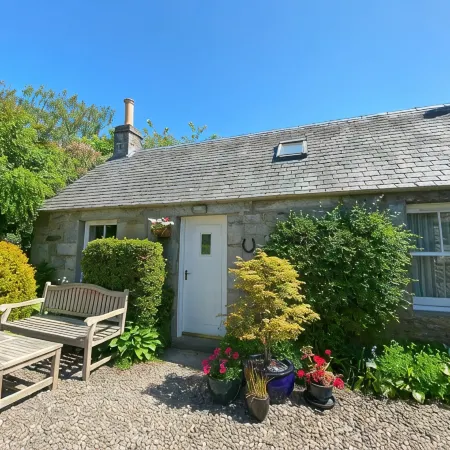 Situated in a Quiet Location With Off-street Parking. Ideal for Couples