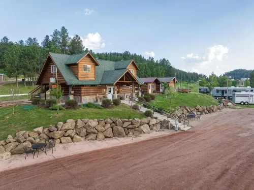 Black Hills Trailside Park Resort - Homestays