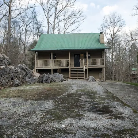 Perfect Family Friendly Cabin w/ privacy/arcade games/yard space in Townsend, TN